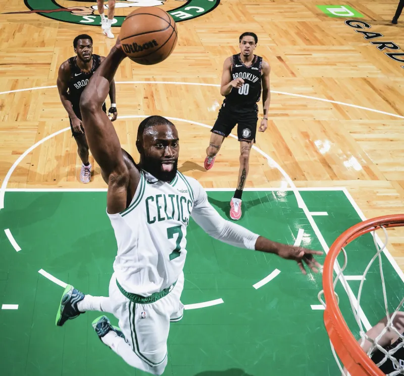 凯尔特人首发：怀特、沙伊尔曼、杰伦-布朗、豪瑟、克塔